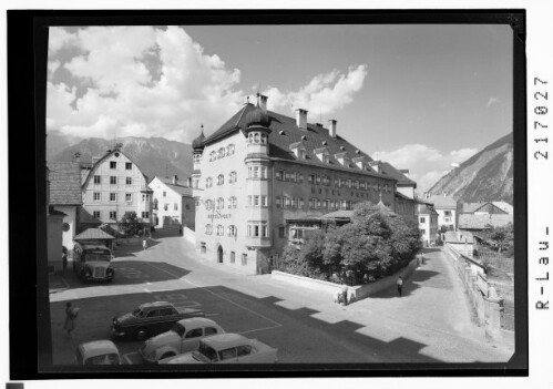 [Hotel Post in Imst in Tirol mit Blick zum Rauchberg]