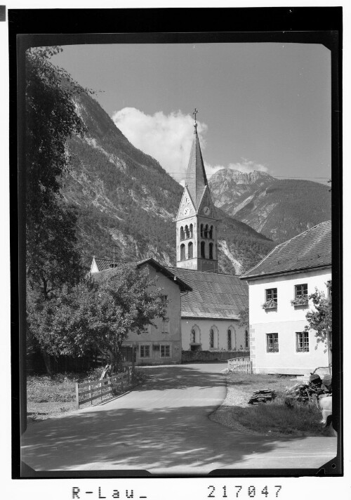 [Pfarrkirche in Schönwies im Inntal gegen Laggersberg / Tirol]