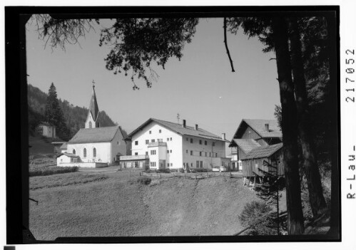 [Kirche und Gasthof Kronburg in Kronburg bei Zams / Tirol]