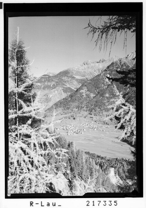 [Blick auf Umhausen im Ötztal mit Acherkogel und Hochbrunnachkogel / Tirol]