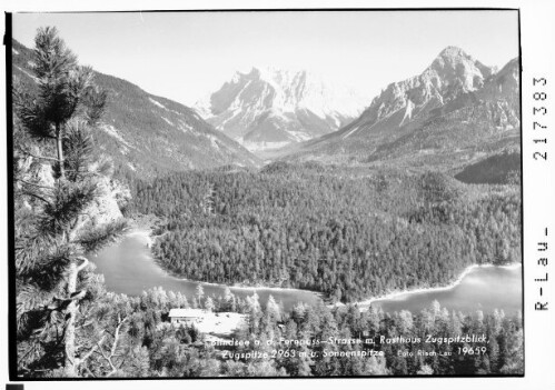 Blindsee an der Fernpaßstrasse mit Rasthaus Zugspitzblick Zugspitze 2963 m und Sonnenspitze