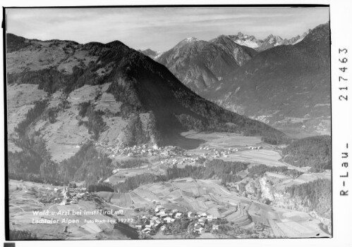 Wald und Arzl bei Imst / Tirol mit Lechtaler Alpen