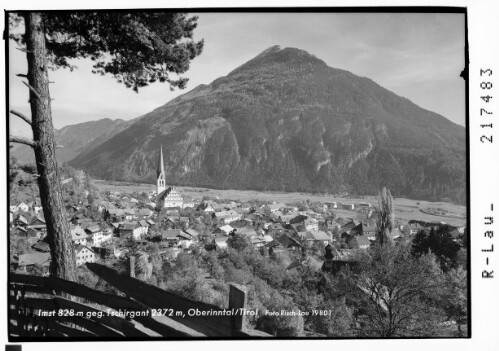 Imst 828 m gegen Tschirgant 2372 m, Oberinntal / Tirol : [Imst im Gurgltal gegen Tschirgant]