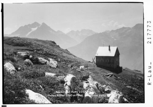 Leutkircher Hütte 2252 m gegen Hohen Riffler 3260 m / Tirol