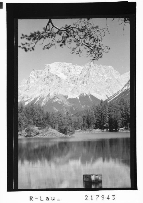 [Weissensee im Fernpassgebiet mit Blick zum Wetterstein / Tirol]