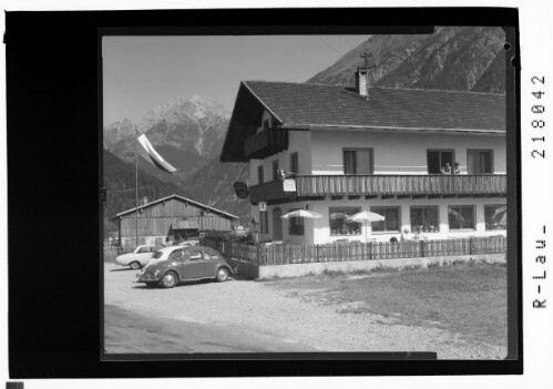 [Gasthof Bergheil in Holzgau im Lechtal gegen Ruitelspitzen Tirol]