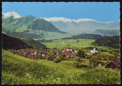 [Übersaxen] : [Feriendorf Übersaxen mit Blick auf Göfis Drei Schwestern und Schweizer Berge ...]