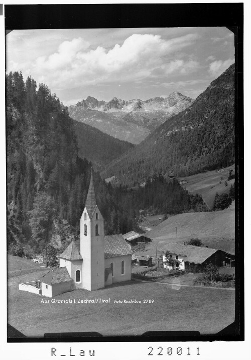 Aus Gramais im Lechtal, Tirol : [Pfarrkirche in Gramais im Ausserfern gegen Hornbachkette]