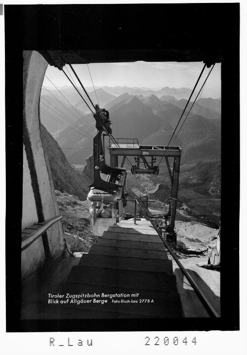 Tiroler Zugspitzbahn Bergstation mit Blick auf die Allgäuer Alpen
