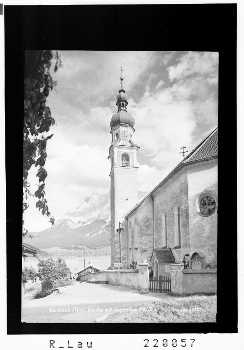 Lermoos / Tirol Kirche mit Zugspitze 2963 m