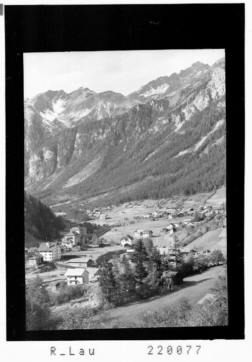 Flirsch an der Arlbergstrasse 1157 m gegen Lechtaler Berge : [Flirsch im Stanzertal gegen Vorderseespitze]