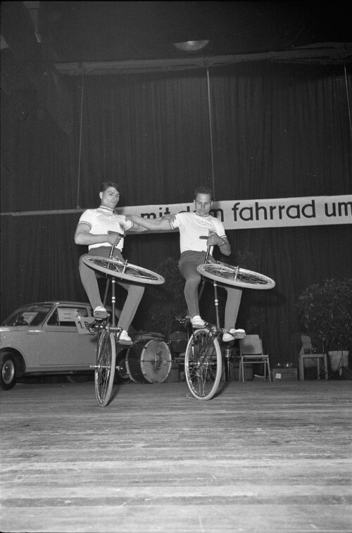 Kunstradfahrer-Vorführung auf dem Bregenzer Frühlingsfest