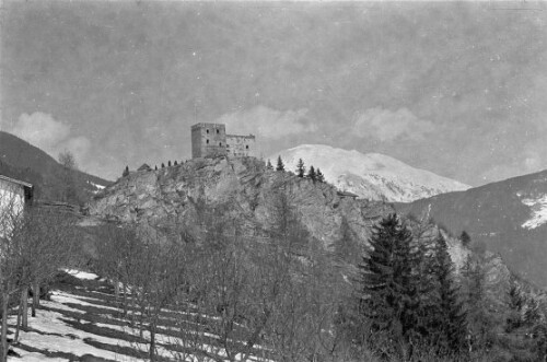 Ladis, Tirol mit Burg Laudeck