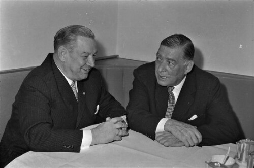 Edwin Albrich(Kuranstalt Schruns) mit dem bayerischen Ministerpräsidenten Alfons Goppel
