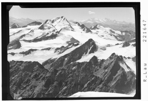 [Ötztaler Alpen / Blick von der Wildspitze zur Weisskugel]