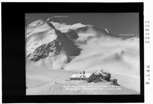 Braunschweiger Hütte 2759 m mit Wildspitze 3772 m und Mittelbergjoch 3166 m