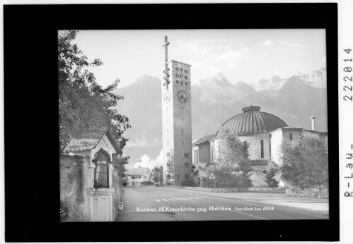 Bludenz / Heiligkreuzkirche gegen Rhätikon