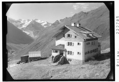 [Riffelseehütte gegen Pitztaler Urkund und Hochvernagtspitze]