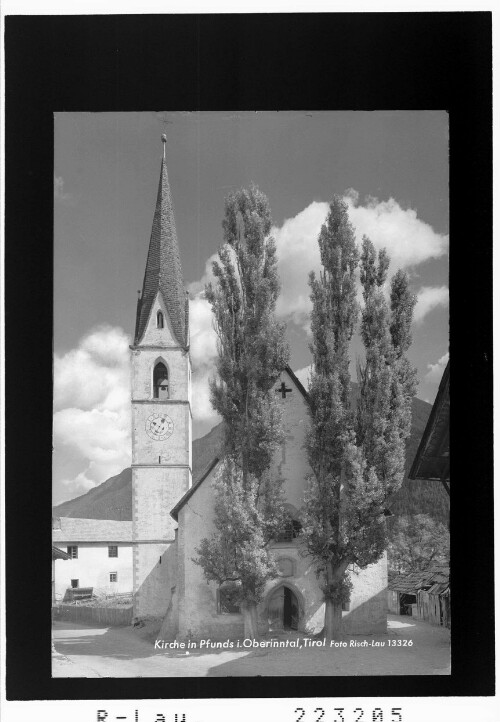 Kirche in Pfunds im Oberinntal / Tirol