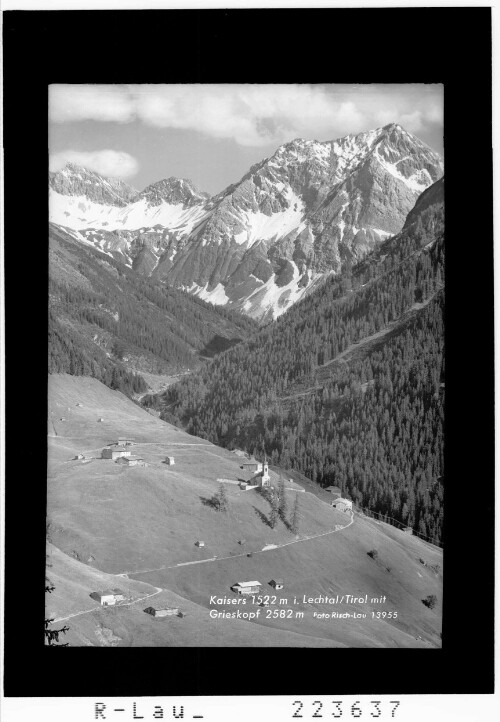 Kaisers 1522 m im Lechtal / Tirol mit Grieskopf : [Kaisers im Kaisertal gegen Aperriesspitze und Griesskopf]