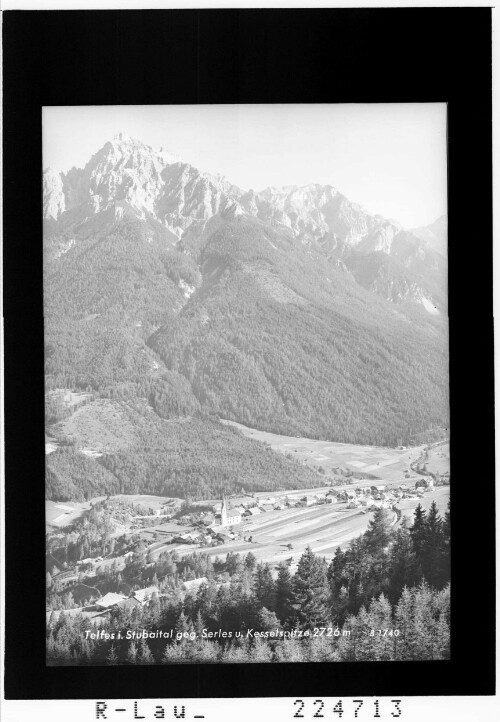 Telfes im Stubaital gegen Serles und Kesselspitze 2726 m