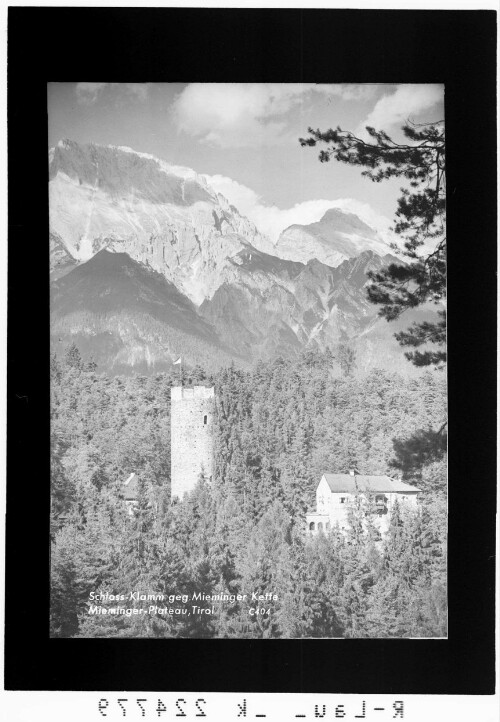Schloss Klamm gegen Mieminger Kette / Mieminger Plateau / Tirol