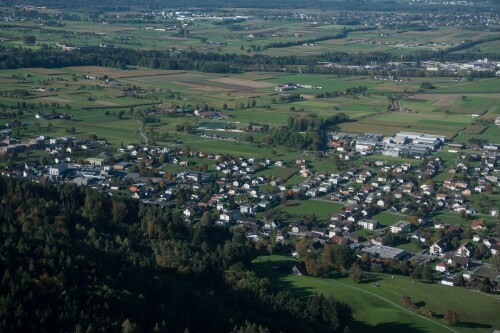 [Röthis, Sportplatz, Industriegebiet]