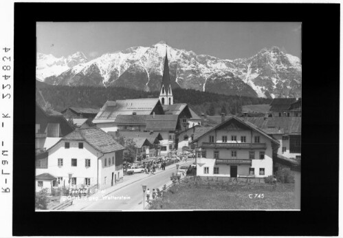 Seefeld in Tirol - Ortstsbild gegen Wetterstein