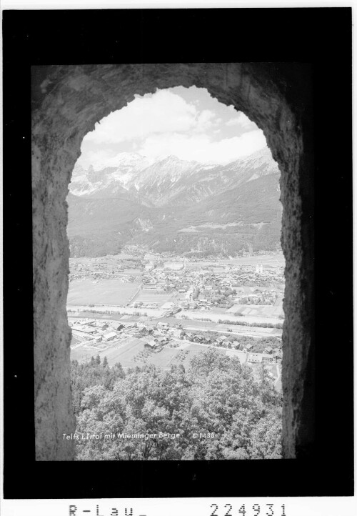 Telfs in Tirol mit MIeminger Berge : [Pfaffenhofen und Telfs gegen MIeminger Gebirge mit Hochwand]