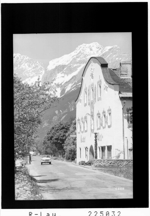 Gasthof Oettl / Oberpettnau in Tirol 600 m : [Gasthof Oettl in Oberpettnau gegen Hochplattig und Hochwand]