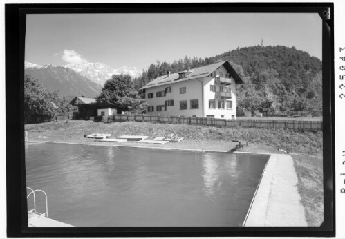[Cafe Schranz mit Schwimmbad bei Mötz gegen Locherboden und Mieminger Gebirge / Tirol]