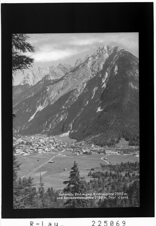 Scharnitz 964 m gegen Kirchlespitze 2302 m und Brunnensteinspitze 2180 m / Tirol : [Scharnitz gegen Gerberkreuz und Brunnensteinspitze]