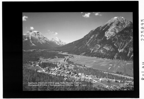 Leutasch - Weidach 1103 m gegen Hohe Munde 2661 m - Hochwand 2730 m und Gehrenspitze 2382 m / Tirol