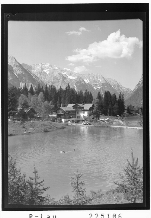 [Leutasch - Weidach / Mühlecksee mit Gasthof Mühleck gegen Wettersteinwand / Tirol]