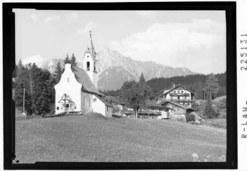 [Kirche in Mösern gegen Reitherspitze / Tirol]