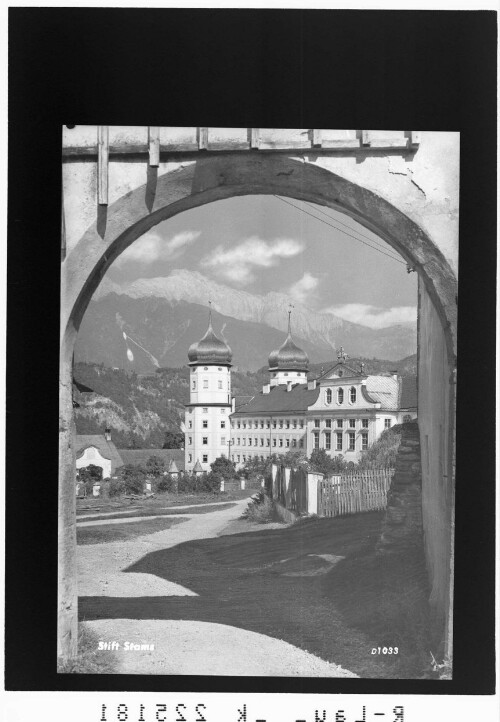 Stift Stams : [Kloster Stams gegen Hochwand im Mieminger Gebirge / Tirol]