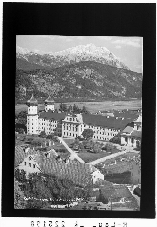 Stift Stams gegen Hohe Munde 2594 m : [Kloster Stams gegen Hohe Munde 2662 m / Tirol]