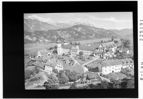 Stift Stams gegen Hohe Munde 2594 m : [Kloster Stams gegen Hochwand 2719 m und Hohe Munde 2662 m Tirol]