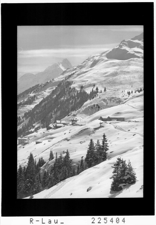 Praxmar 1710 m in Tirol / Hausberglift gegen Fernerkogel