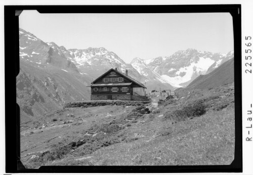 [Potsdamer Hütte im hinteren Fotschertal gegen Schaldersspitze und Hohe Villerspitze]