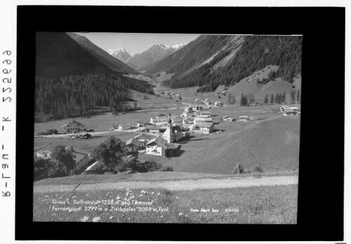 Gries im Sellraintal 1238 m gegen Lüsenser Fernerkogel 3299 m und Zischgeles 3005 m / Tirol