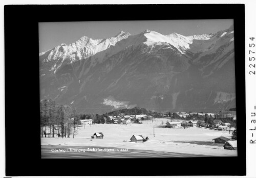 Obsteig in Tirol gegen Stubaier Alpen
