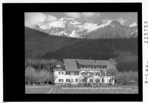 Gasthaus Gerhardhof bei Telfs gegen Mieminger Kette / Tirol