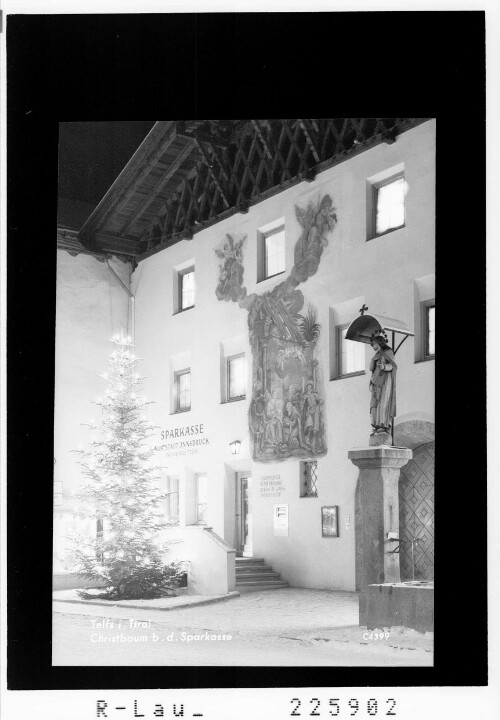 Telfs in Tirol / Christbaum bei der Spatkasse