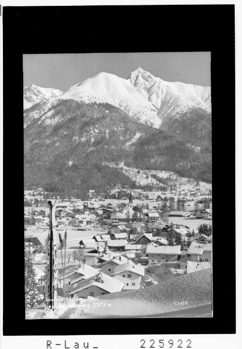 Seefeld 1200 m in Tirol gegen Reitherspitze 2375 m