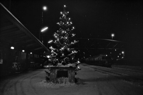 Bregenzer Bahnhof mit Weihnachtsbeleuchtung