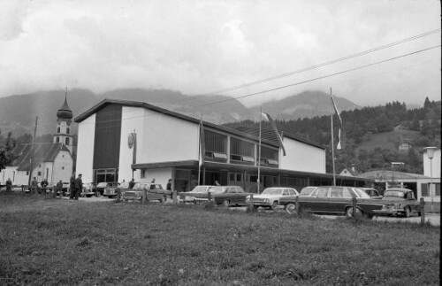 Gemeindesaal und Kirche Raggal
