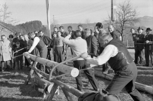 Meisterschaften der Holzarbeiter im Rahmen der Klementi-Feier in Bregenz-Fluh