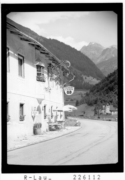 [Gasthaus Lueg bei Gries am Brenner gegen Wildseespitze / Tirol]