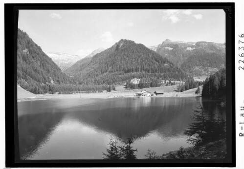 [Brennersee mit Gasthof Seehof gegen Kraxentrager und Wolfendorn / Tirol]